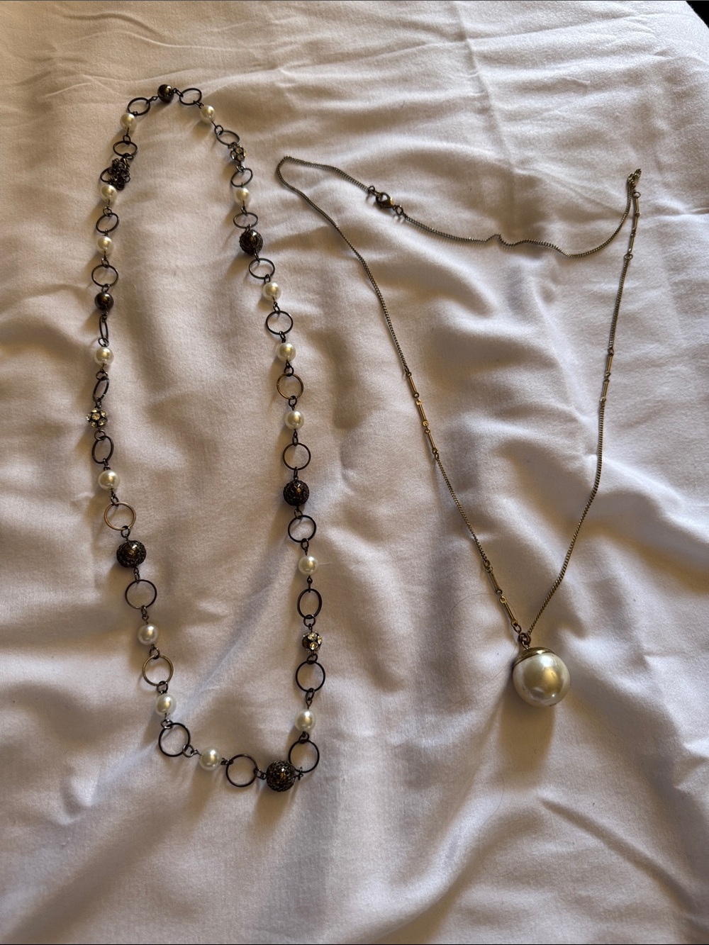 Delicate Gold-Tone Necklace Set with Cream Pearl Accents